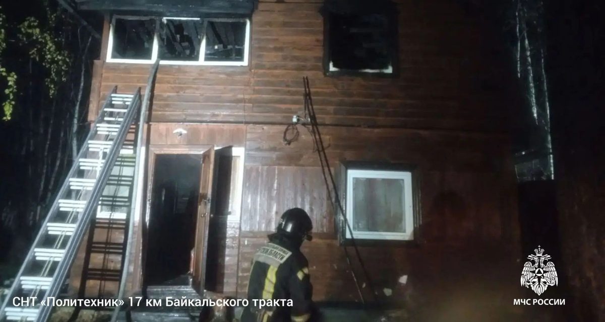 При ночном пожаре в Пивоварихе пострадала женщина, еще двое вышли из дома сами
